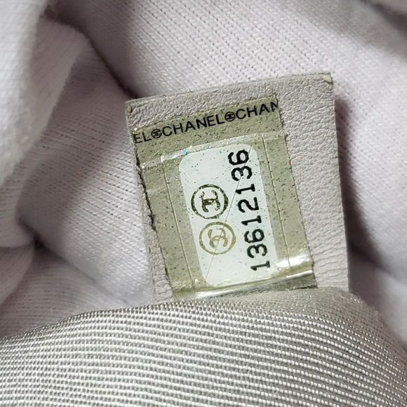 SOLD thank you! Auth Ultra stitch Jumbo Flap bag - Picture 4 of 16